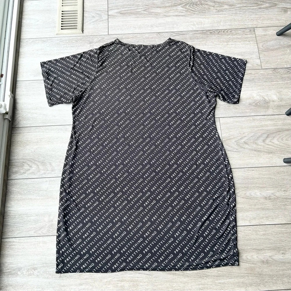 PRETTYLITTLETHING Plus Black Oversized T Shirt  Dress - Picture 12 of 16